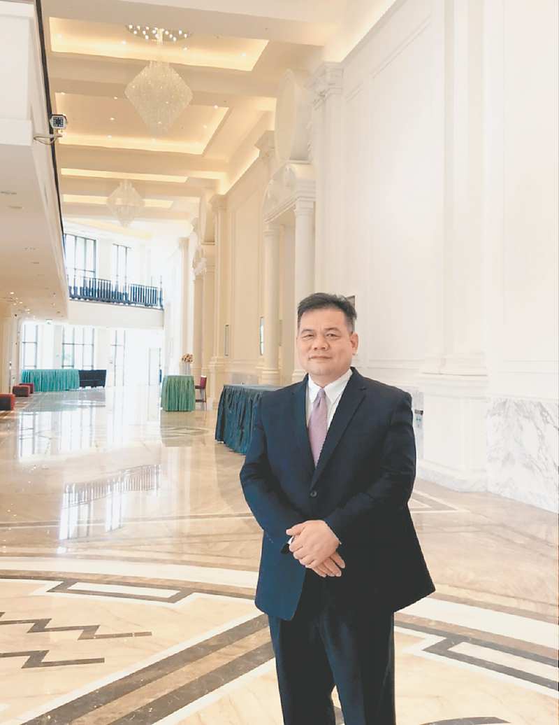 ●臻愛婚宴會館董事長林志成,歷經三年完成歐式風格的臻愛花園飯店,占地5,600坪,內部挑高9米,裝潢時尚且華麗,受到結婚新人的青睞。圖/臻愛花園飯店提供 image