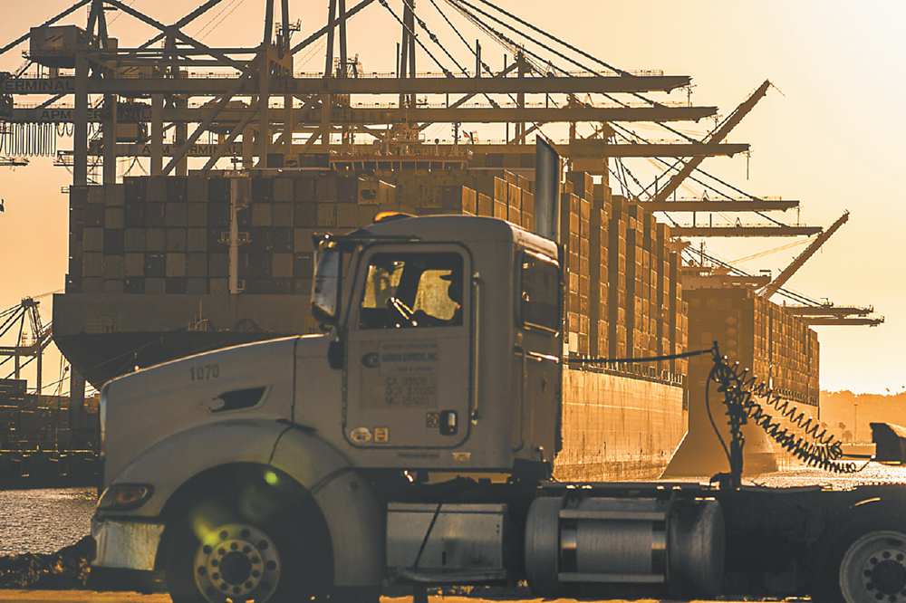 ●洛杉磯、長灘港宣布,貨櫃停留港口若超過九天,將向海運公司開罰。圖/美聯社 image