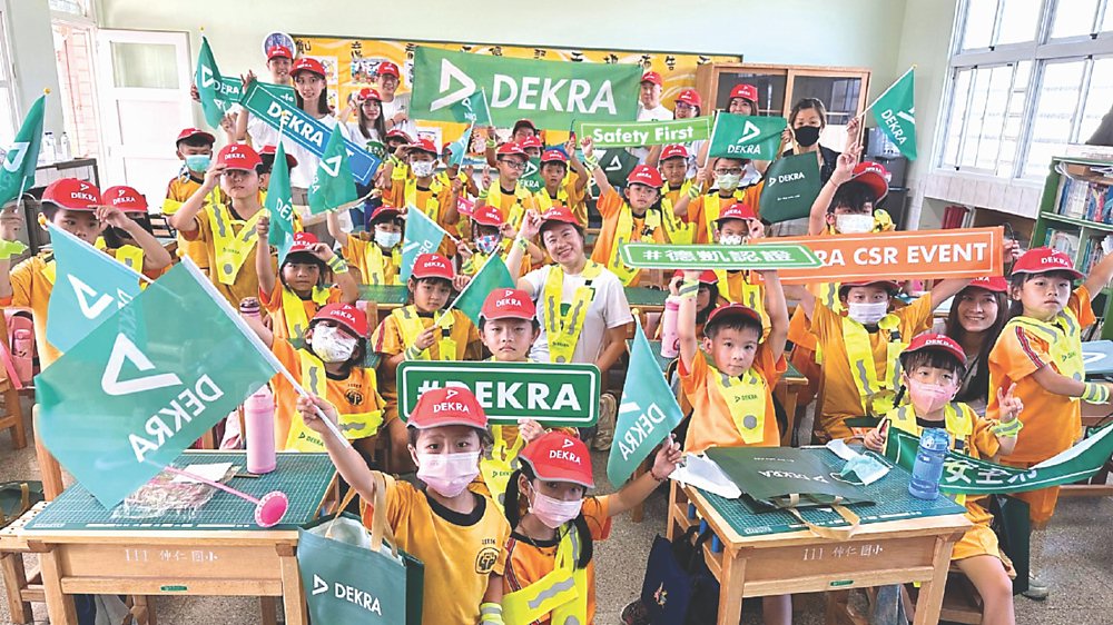 ●在黑暗中保護聰明的小腦袋,DEKRA安全小紅帽守護兒童的道路安全。圖/DEKRA提供 image