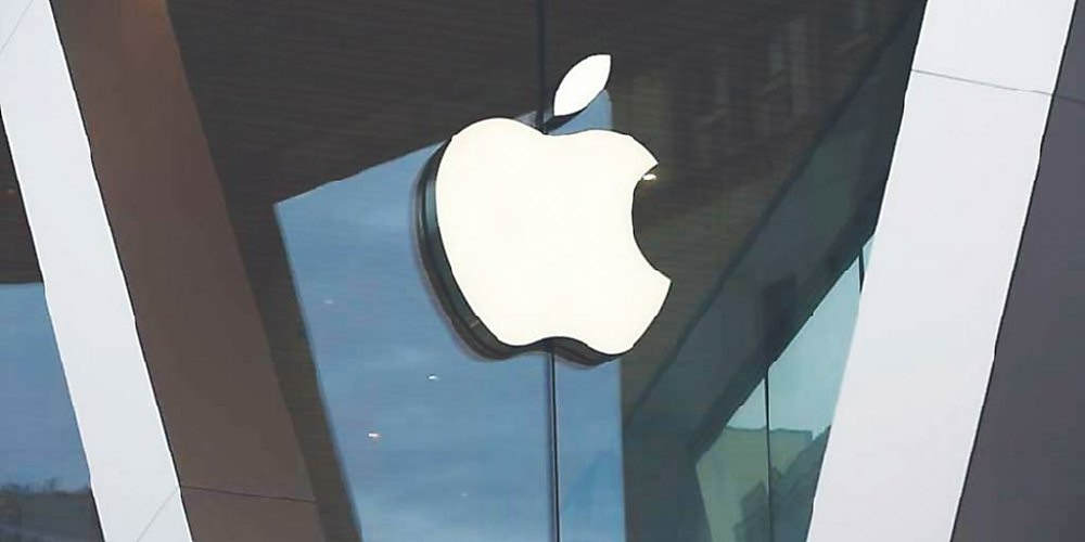 儘管業界期盼蘋果在6月開發者大會發表AI研發進展,但Loop Capital分析師巴魯雅認為iPhone需求弱仍是個問題。圖/美聯社 image