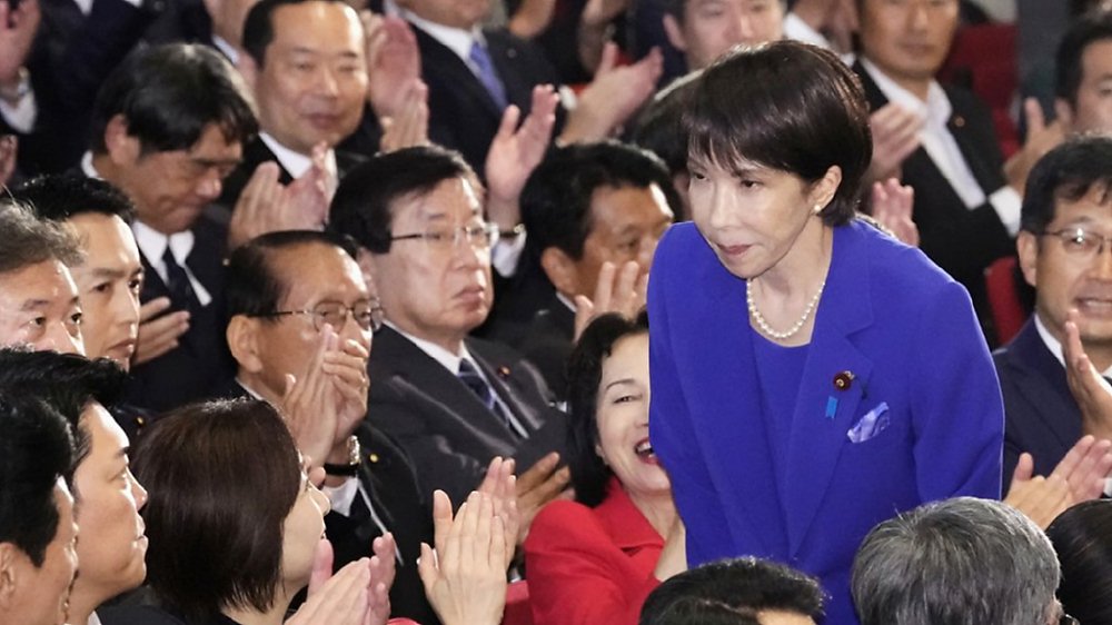 高市早苗成為日本首位女首相後,高市讓所有與之競爭自民黨總裁的對手都納入內閣,黨內主要派閥也雨露均霑,被視為要展現黨內團結。圖/美聯社 image