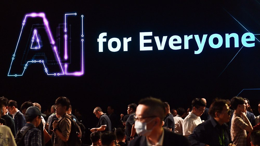 上銀布局機器人市場產品涵蓋工業用機器人、諧波減速機、晶圓機器人、單軸機器人及晶圓移載平台,今年營收占比會從去年的7%提高至10%,AI物流機器人明年初開始小批量供應八軸機器人給物流業者,機器人營收占比有望突破10%。圖/本報資料照片 image