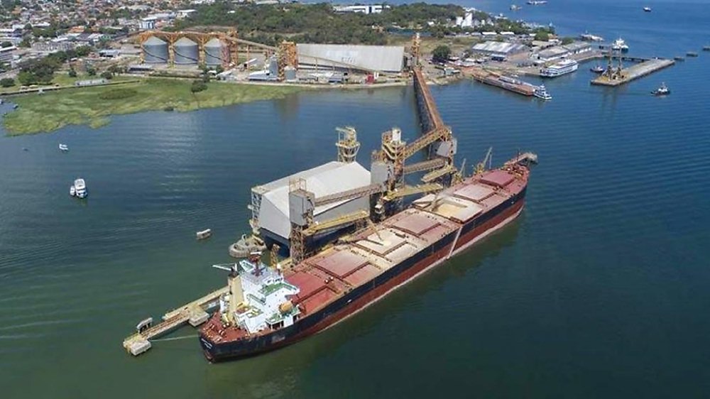 聚焦10月底登場的川習會,慧洋推演二情境,一是中國若恢復採購美國穀物,散裝運輸需求可望增加;二是中美互徵港口費可能各退一步,目前港口費對散裝船市影響有限。近期散裝航運運價持穩。圖/美聯社 image