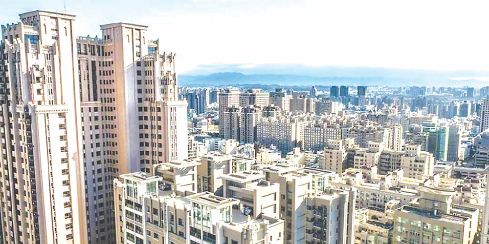 自去年央行推出第七波信用管制來,預售市場成交動能衰退逾7成,但盤點全台仍有十個生活圈預售屋交易量逆勢成長。圖/本報資料照片 image