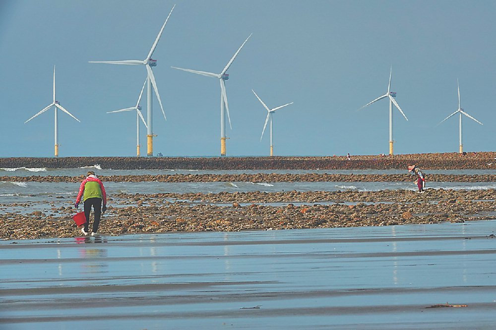 專攻海事工程的東方風能指出,公司專注於離岸風電工程建設及營運維護,在手主要四大長期合約分布於歐洲與台灣,合約最長能見度達2042年,在手訂單金額160億至200億元。離岸風電示意圖。圖/本報資料照片 image